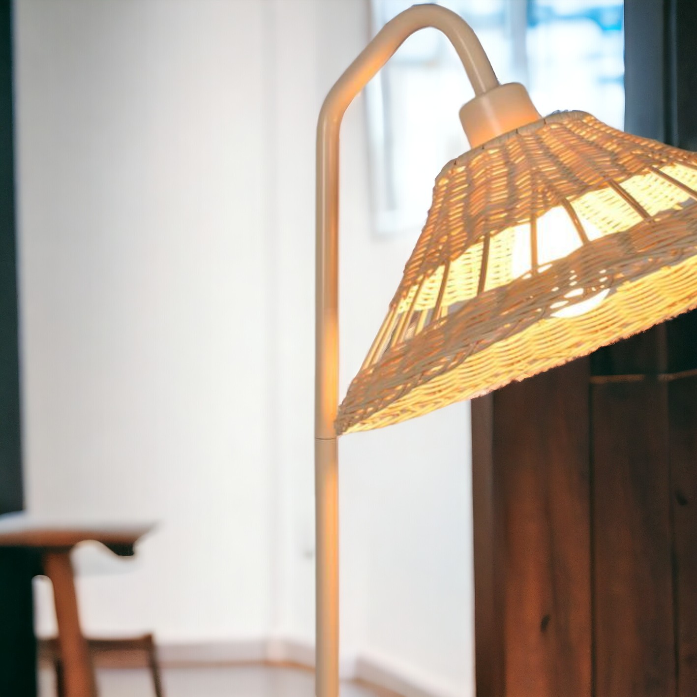 Lampadaire en métal effet bois abat-jour en rotin H161cm - Esterel 